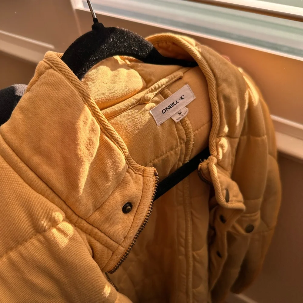O’Neill Mable quilted jacket. Women’s size medium. Golden yellow color - Picture 5 of 6